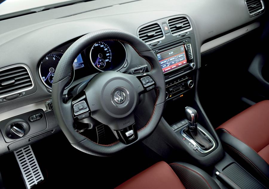  Volkswagen Golf R Carbon Steel Gray 2011 года  (фото 2 из 3)